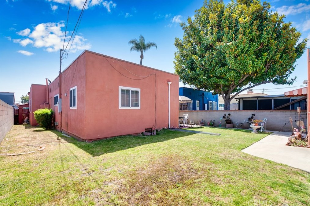8635 Haas Ave, Los Angeles CA  90047-3220 exterior