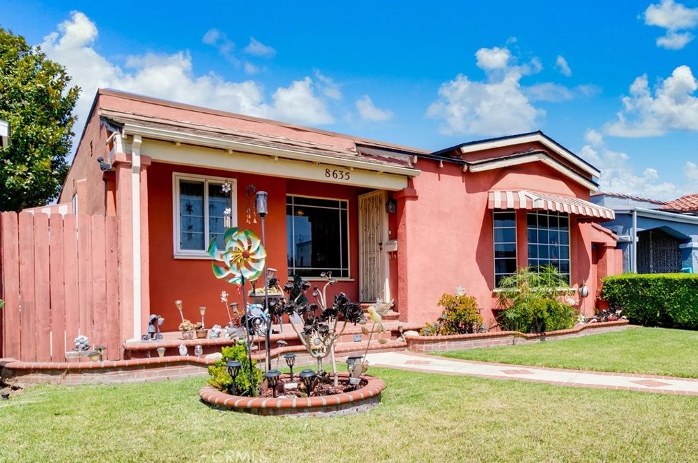 8635 Haas Ave, Los Angeles, CA 90047-3220