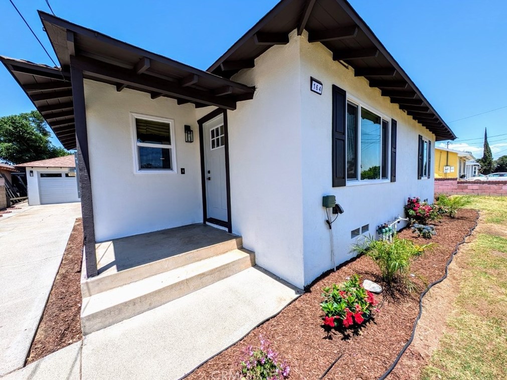 164 W Van Koevering St, Rialto, CA 92376