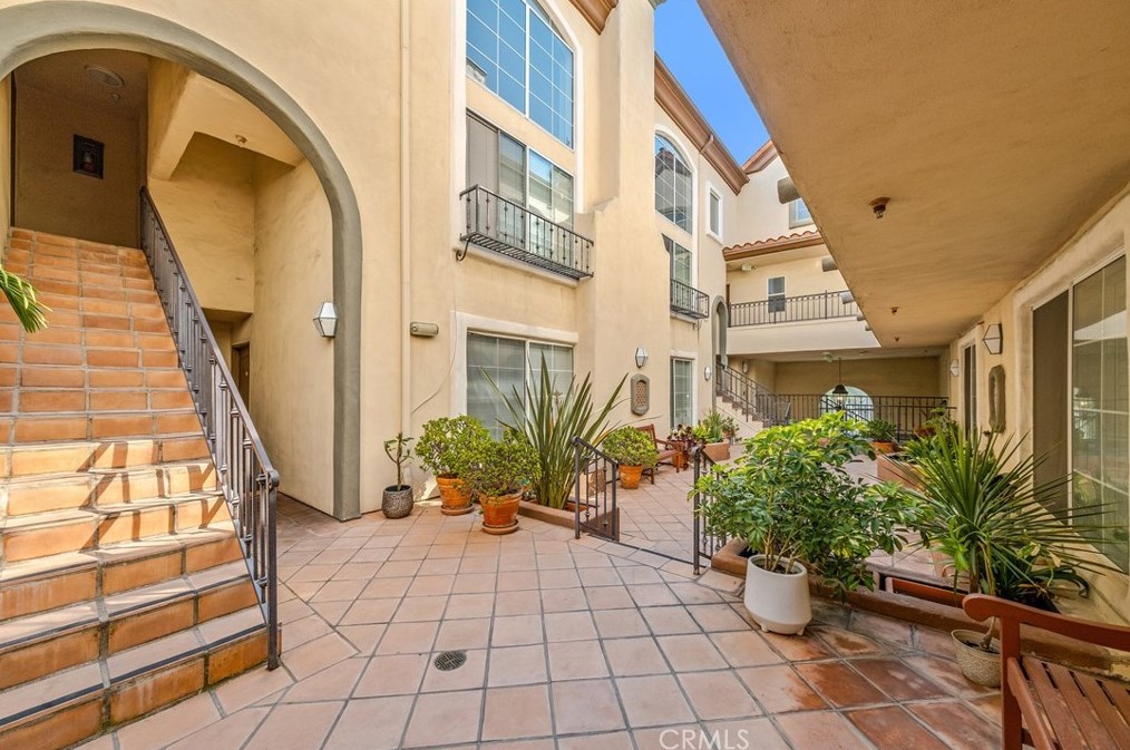 7122 La Tijera Blvd, Los Angeles, CA 90045-2161