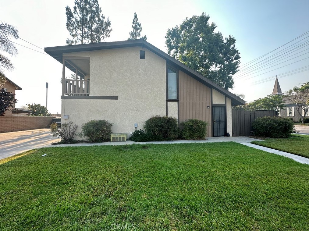9831 Cypress Ave, Riverside CA  92503-1788 exterior