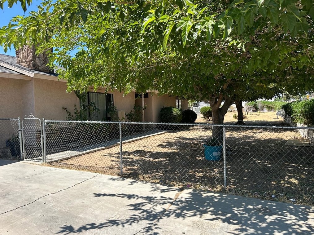 9401 Timberlane Ave, Hesperia, CA 92345
