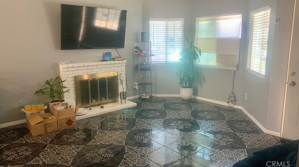 11311 Oakwood Dr, Fontana, CA 92337