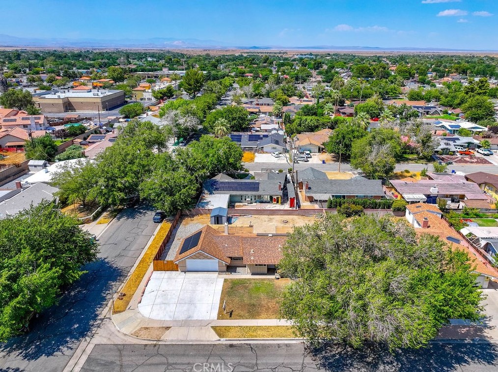 1105 Avenue, Lancaster CA  exterior