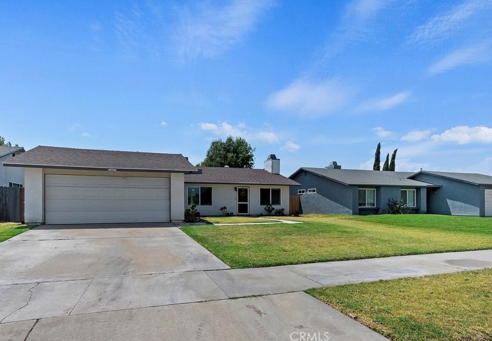 1121 Mountain View Ln, Colton, CA 92324