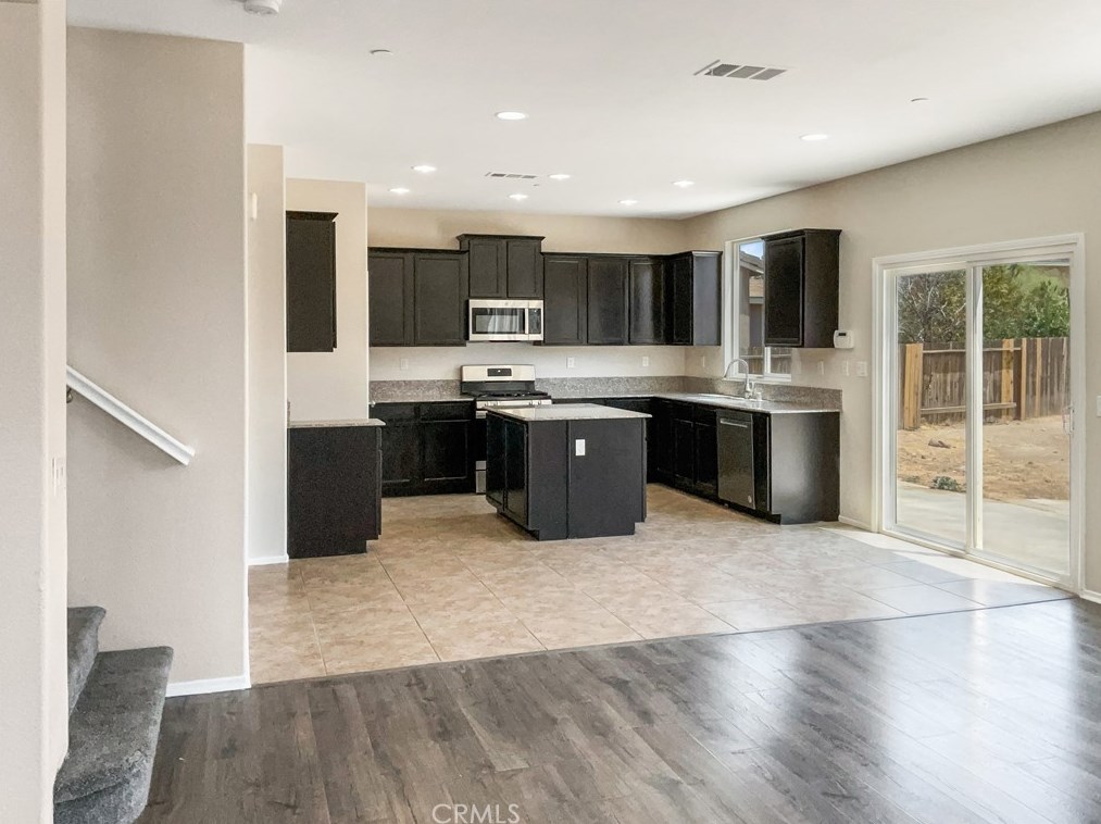 13480 Snowdrop Ct, Victorville, CA 92394