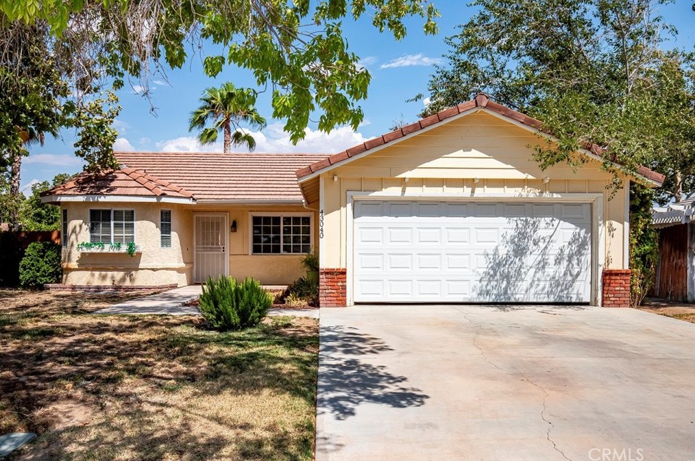 43040 21st St, Lancaster, CA 93536