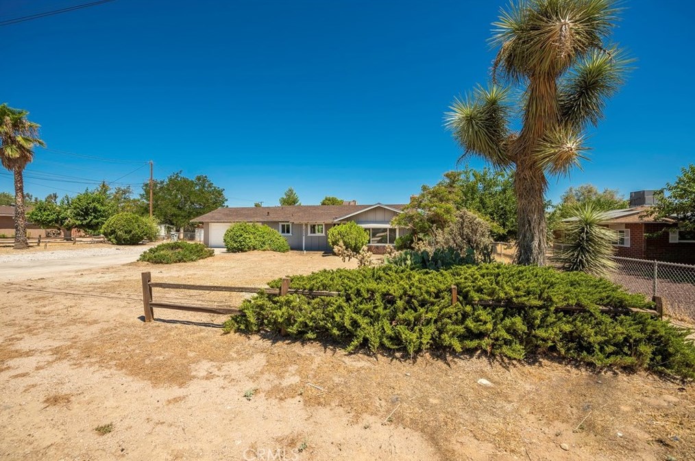 14524 Willow St, Hesperia CA  92345-2725 exterior