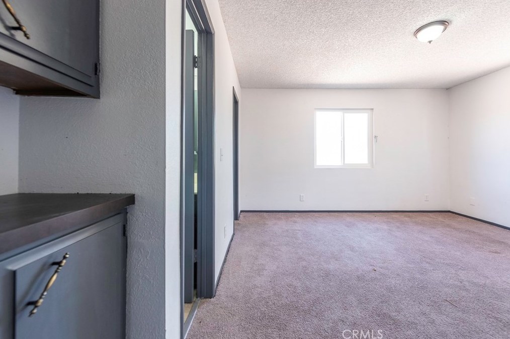 14524 Willow St, Hesperia CA  92345-2725 exterior