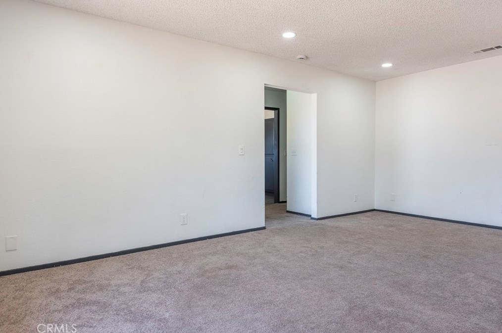 14524 Willow St, Hesperia CA  92345-2725 exterior