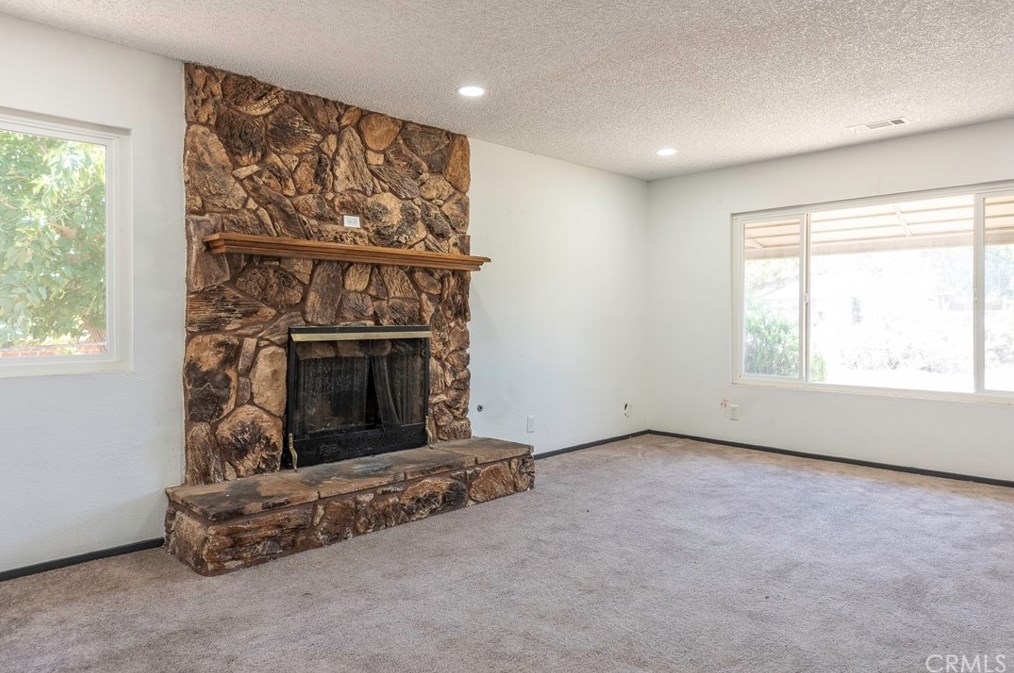 14524 Willow St, Hesperia CA  92345-2725 exterior