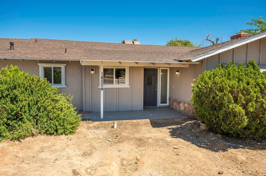 14524 Willow St, Hesperia CA  92345-2725 exterior