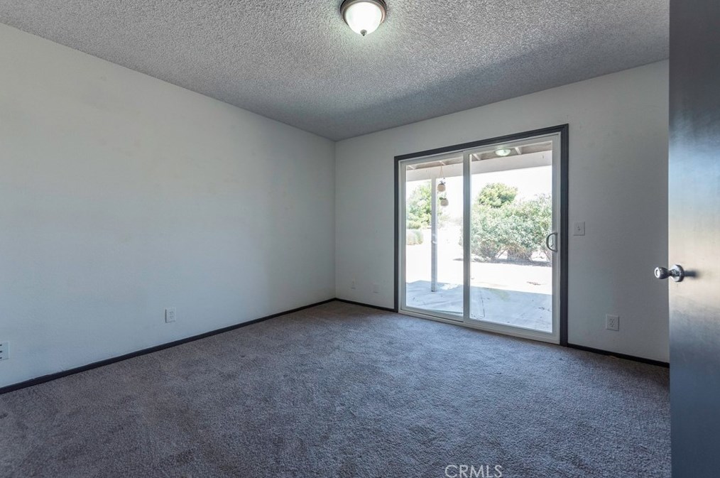 14524 Willow St, Hesperia CA  92345-2725 exterior