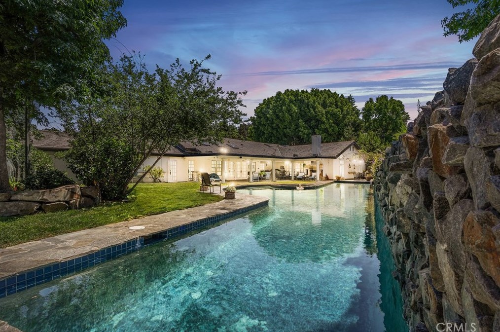 121 S Canyon Crest Dr, Anaheim, CA 92808