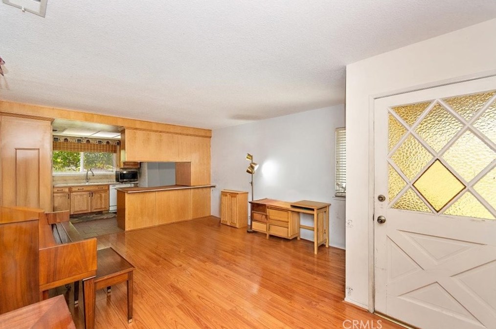 162 Grayson Way, Upland, CA 91786