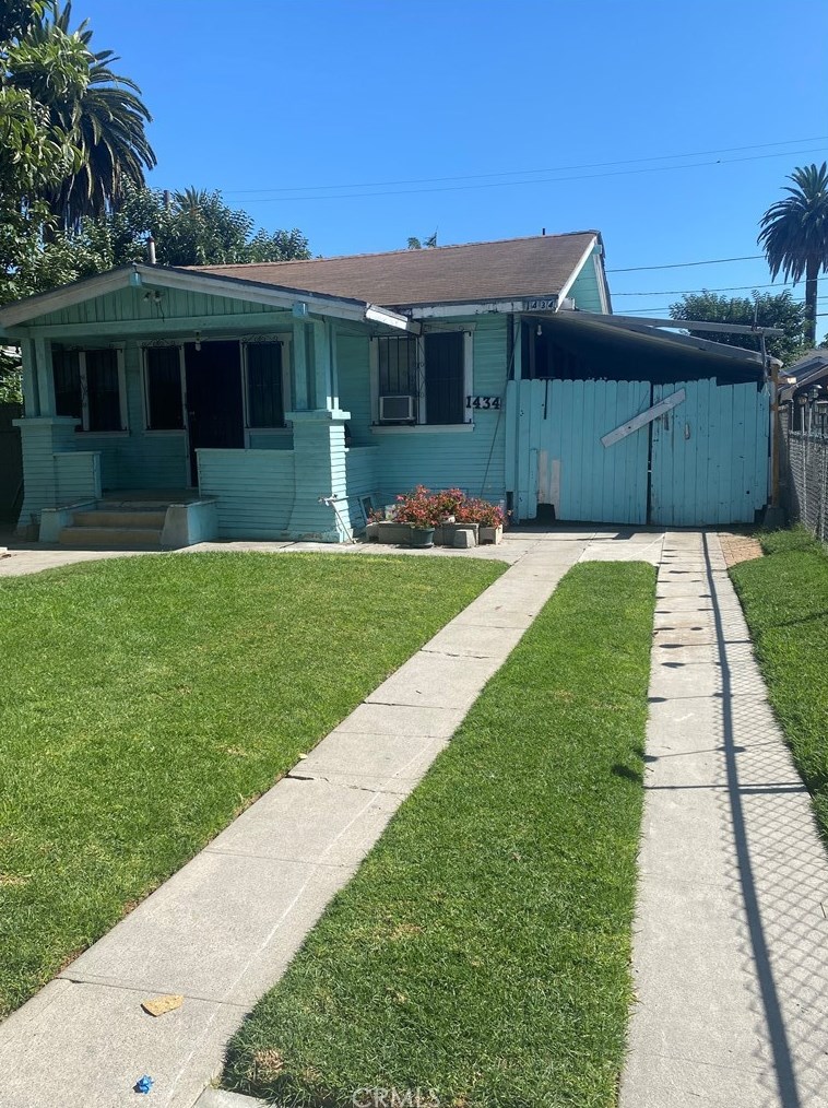 1434 70th St, Los Angeles, CA 90001-1921
