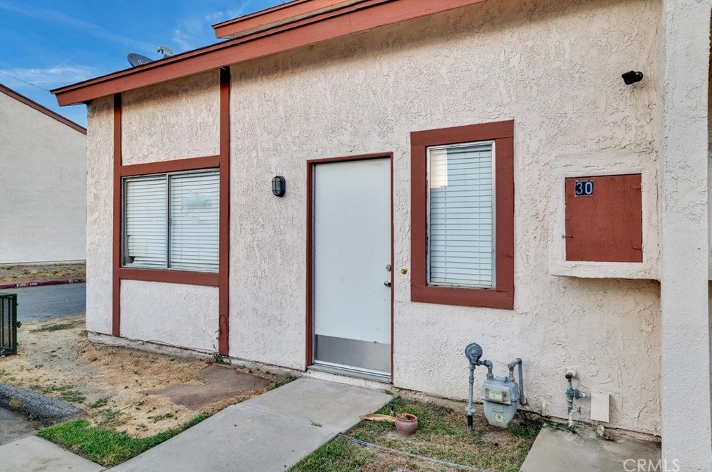 349 Eucalyptus Ave, Rialto, CA 92376-6075