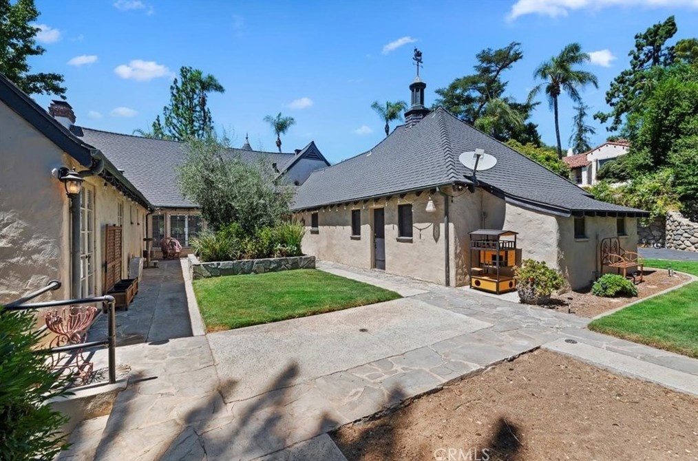 3014 Pine St, Riverside CA  92501-2364 exterior