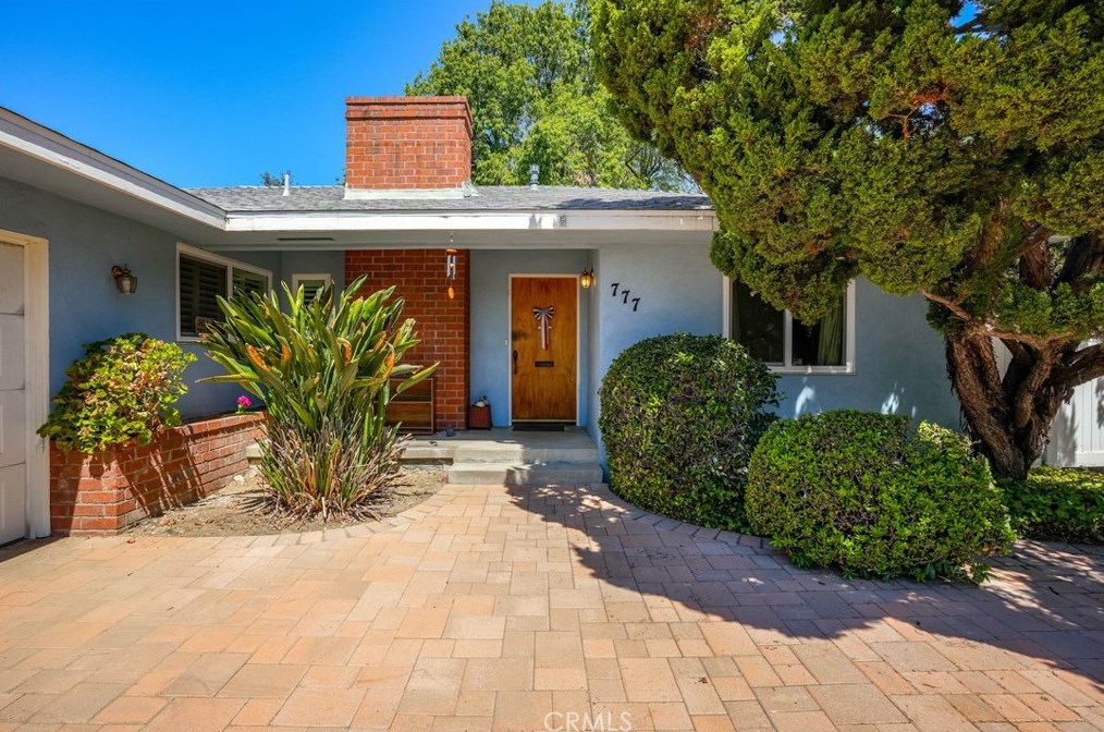 777 Santa Barbara Dr, Claremont, CA 91711