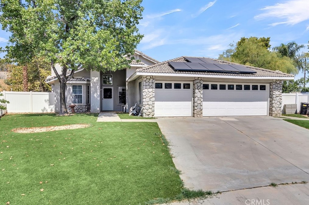 40 Tap Cir, Perris, CA 92570