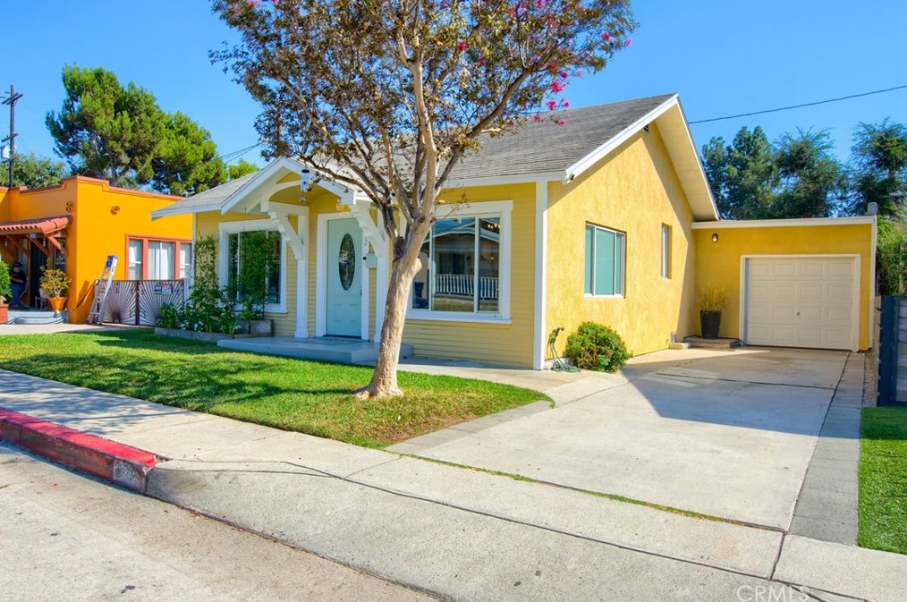 412 Acacia Ave, Glendale, CA 91205-2822