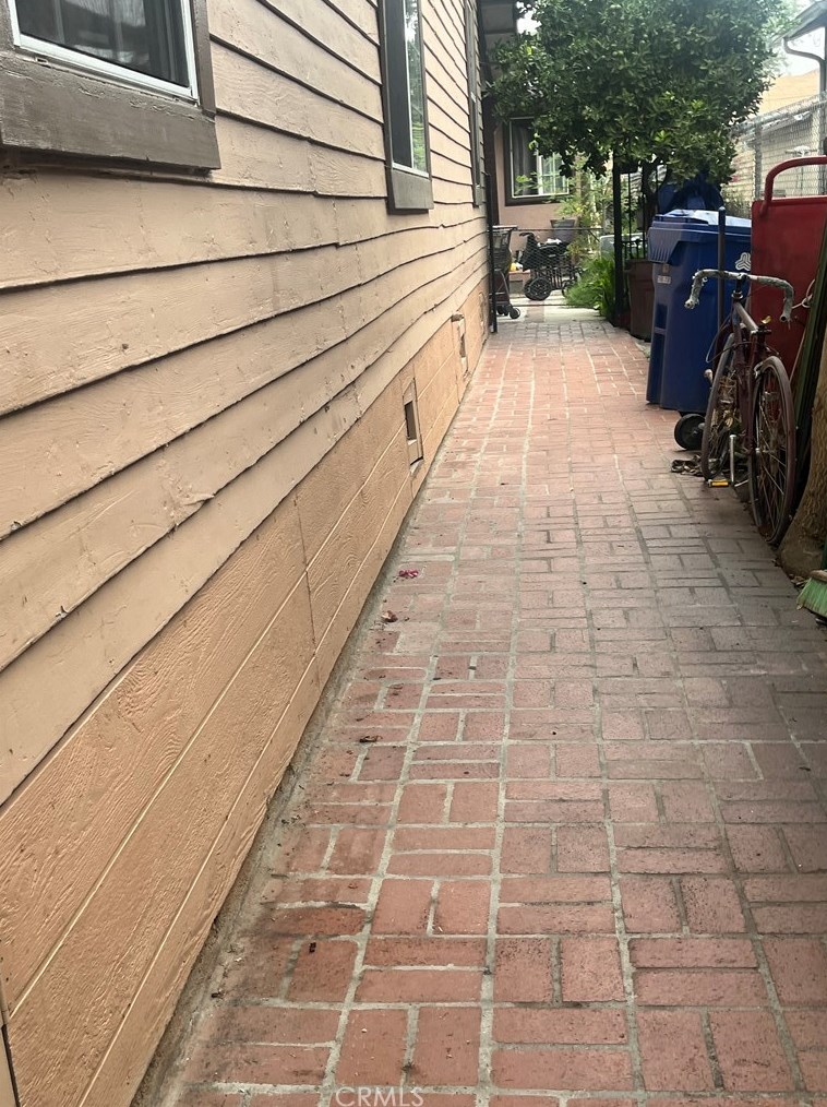 817 53rd St, Los Angeles, CA 90011-4621