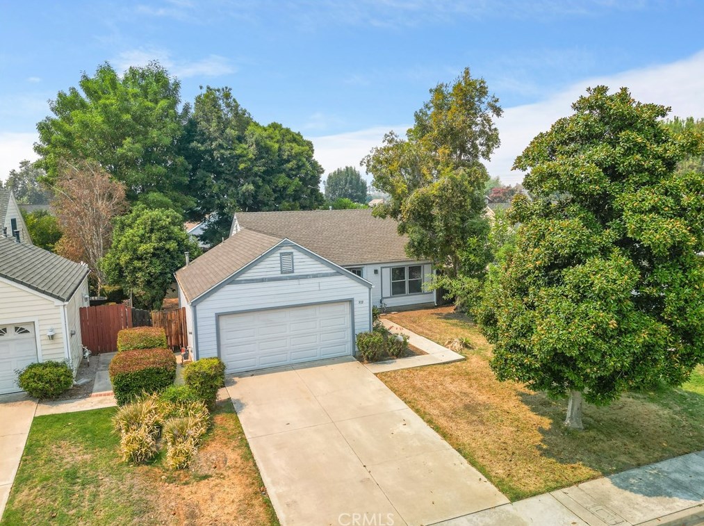 933 Oak Glen Ln, Colton, CA 92324