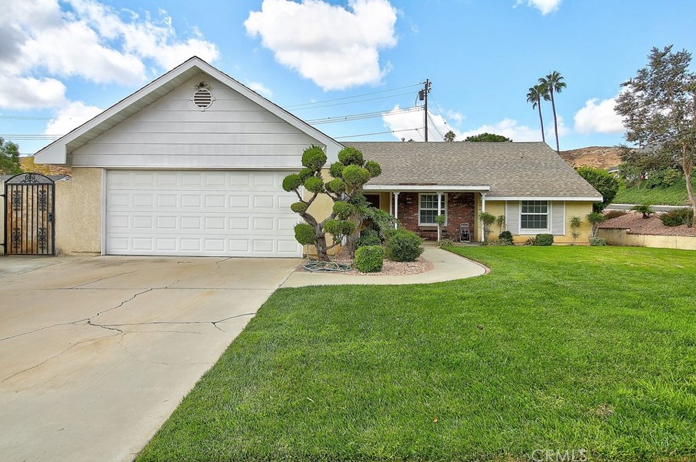 5572 Peacock Ln, Riverside, CA 92505-3168
