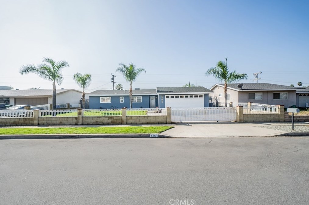 565 W Van Koevering St, Rialto, CA 92376