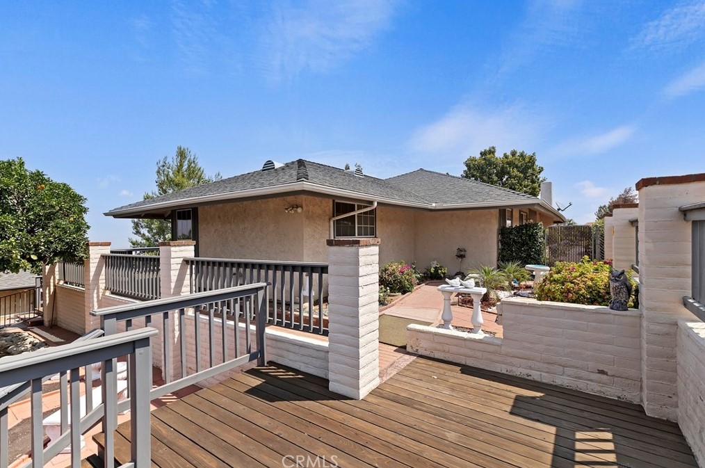 16229 Sunset Trl, Riverside CA  92506-5844 exterior