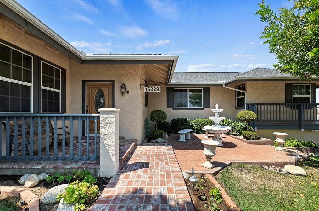 16229 Sunset Trl, Riverside CA  92506-5844 exterior