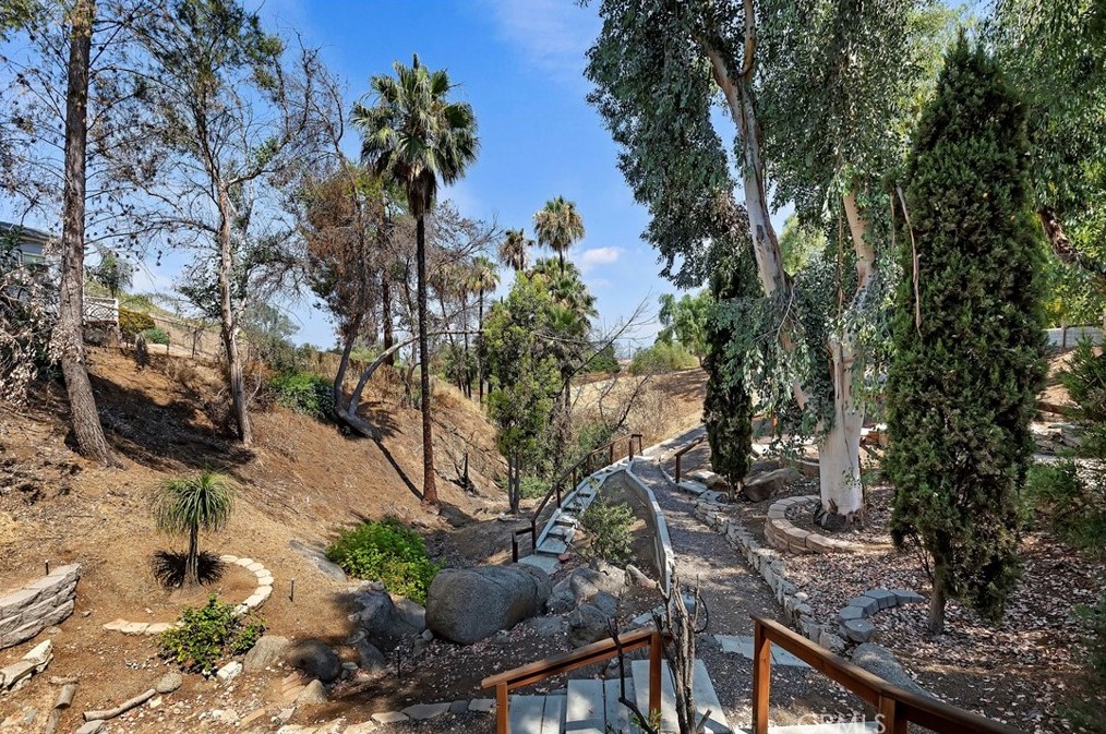 16229 Sunset Trl, Riverside CA  92506-5844 exterior