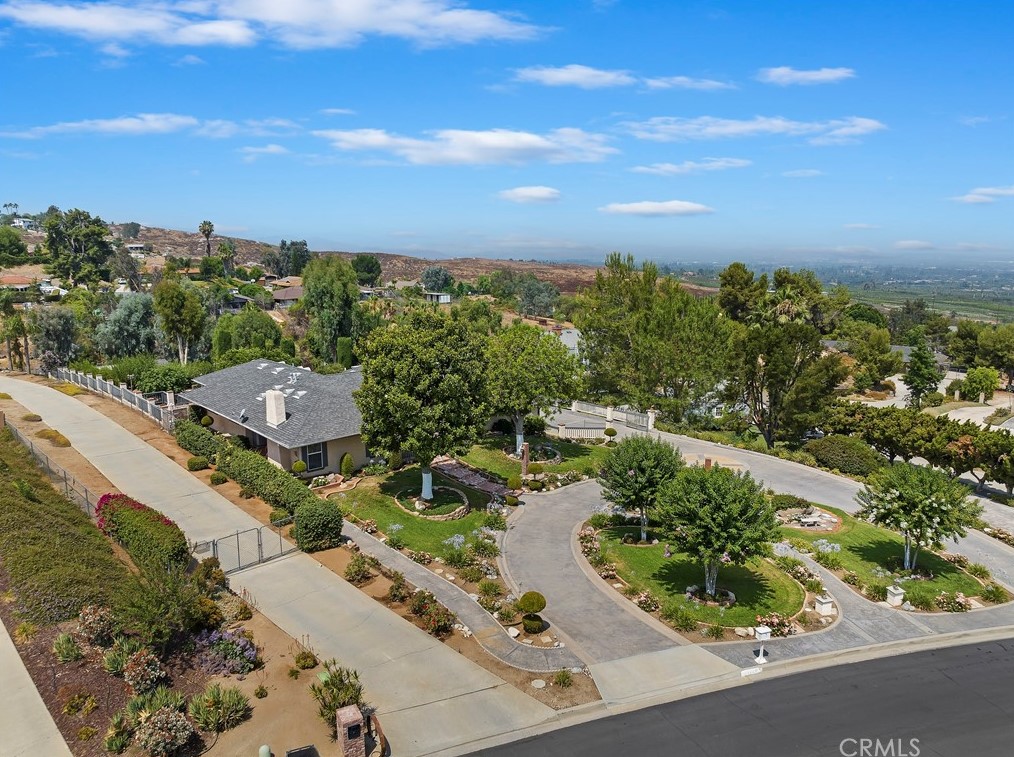 16229 Sunset Trl, Riverside CA  92506-5844 exterior