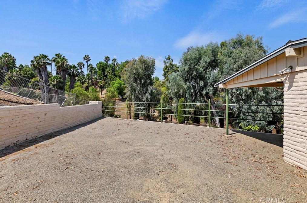 16229 Sunset Trl, Riverside CA  92506-5844 exterior