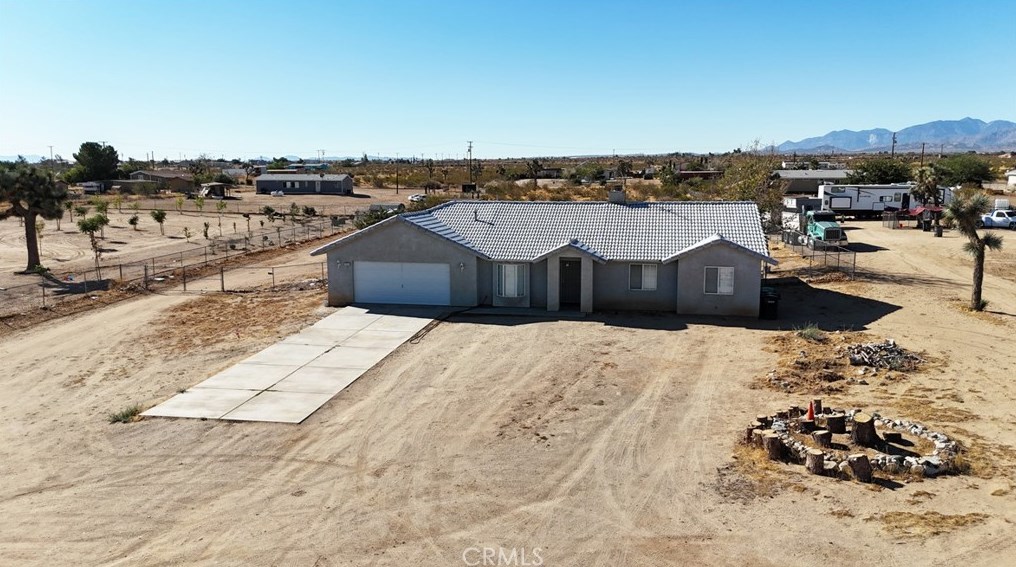 7415 La Mesa Rd, Phelan, CA 92371
