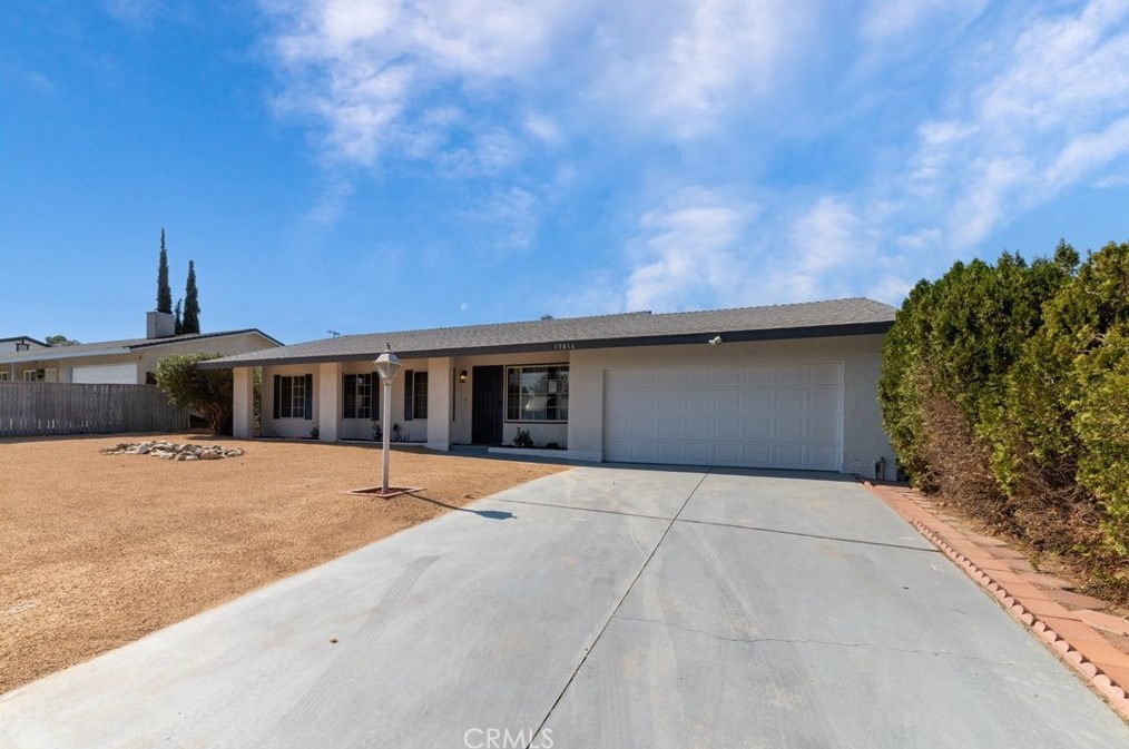 15816 La Verida Dr, Victorville, CA 92395
