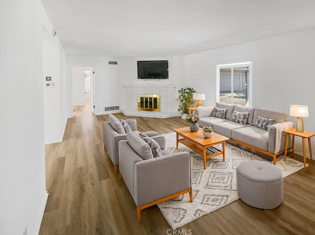 1087 W Arrow Hwy, Upland, CA 91786