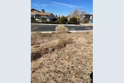 13991 Riviera Dr, Victorville, CA 92395 - Photo 2