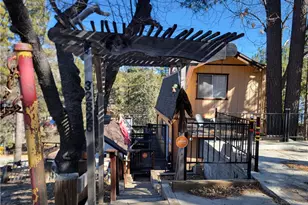 32826 Truman Ln, Running Springs, CA 92382 - Photo 4