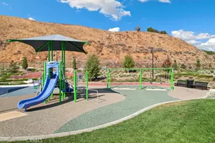 8004 Sorrento Wy, Highland, CA 92346 - Photo 34