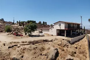 20320 Roads End Dr, Perris, CA 92570 - Photo 2