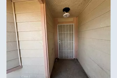 21815 Klickitat Avenue, Apple Valley, CA 92307 - Photo 8