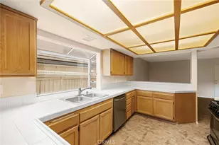 23046 Joaquin Ridge Dr, Murrieta, CA 92562 - Photo 12