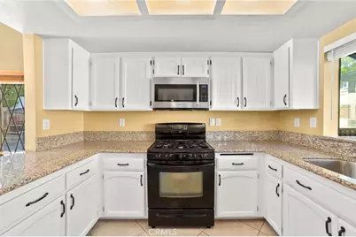 17800 Rancho Bonita Road, Victorville, CA 92395 - Photo 10