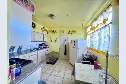 7011 7011 Bonsallo, Los Angeles, CA 90044 - Photo 8