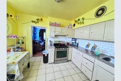 7011 7011 Bonsallo, Los Angeles, CA 90044 - Photo 10