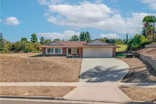 1450 Via Vallarta, Riverside, CA 92506 - Photo 4