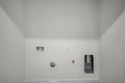 755 E 84th, Los Angeles, CA 90001 - Photo 8