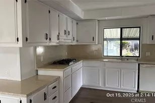 1300 W Menlo, Hemet, CA 92543 - Photo 8