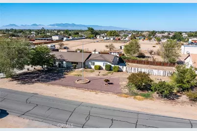 11090 Pinon, Hesperia, CA 92345 - Photo 4